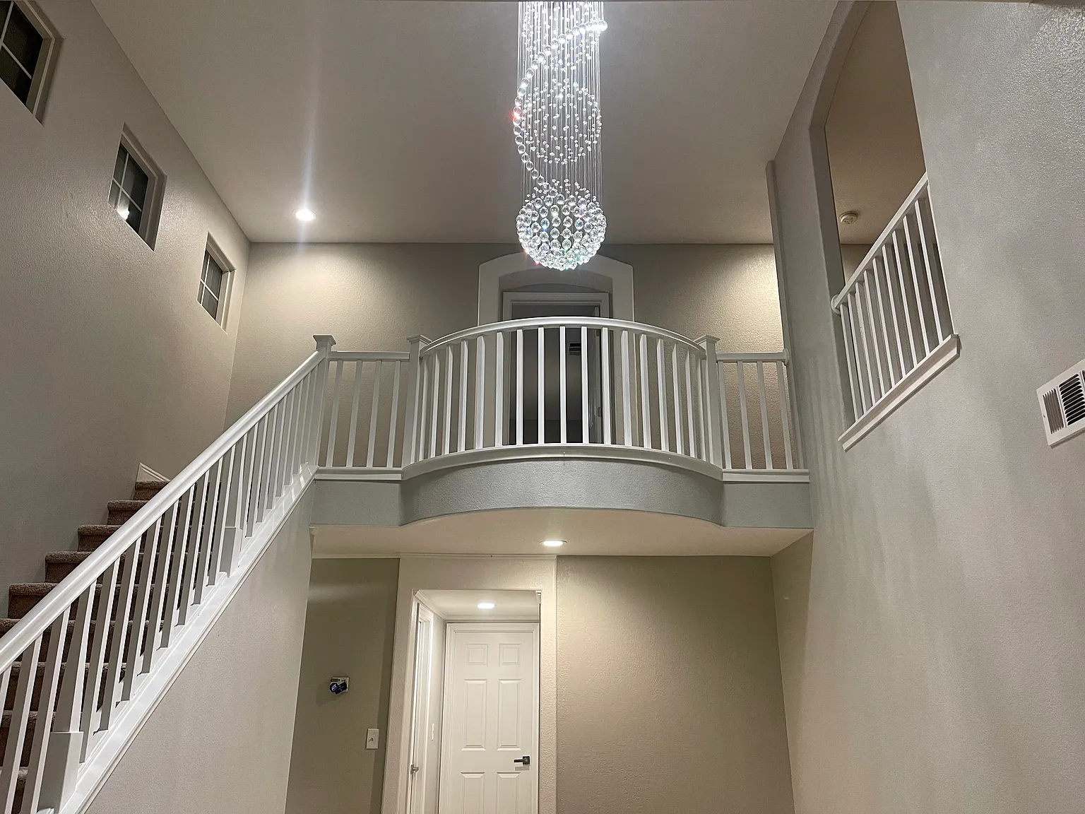 4 bed, 2409 sqft, $3,500 — Photo 3