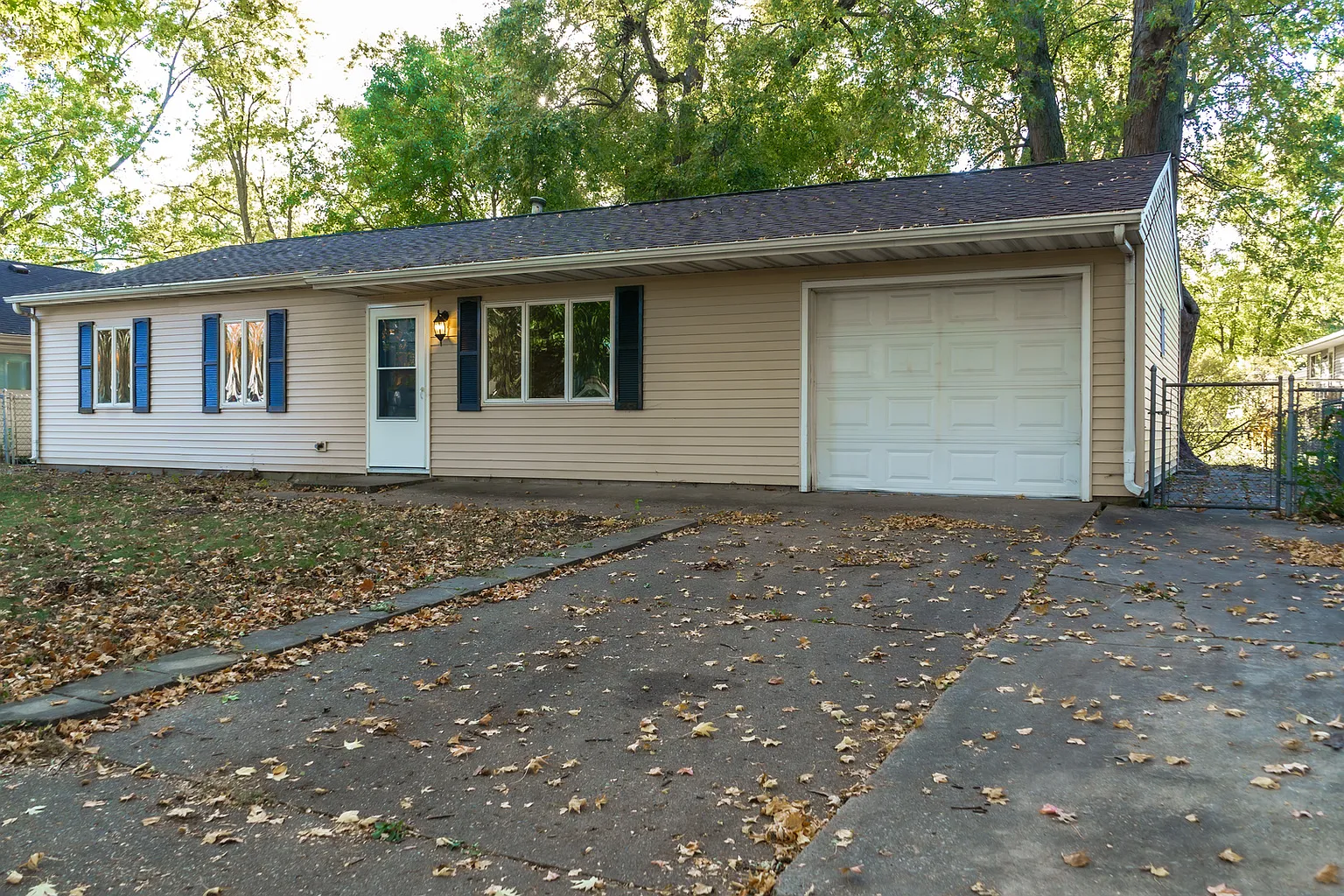 1119 Centennial Dr photo 1