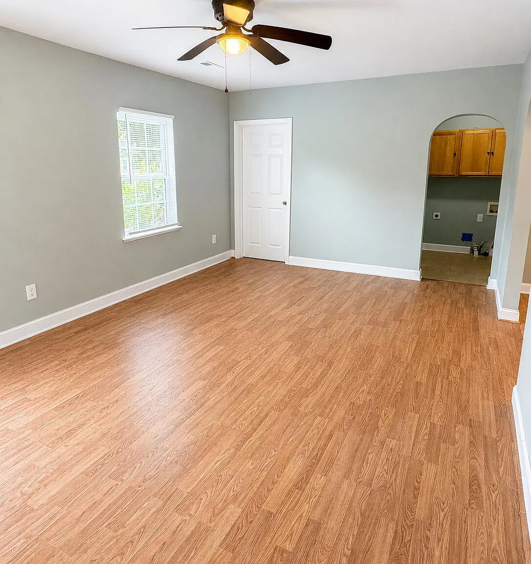 5 bed, 2.5 bath, 1904 sqft, $1,800 — Photo 3