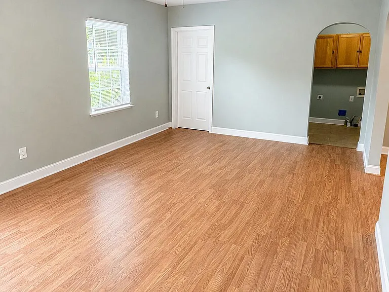1103 Colonial Ave — Photo 3