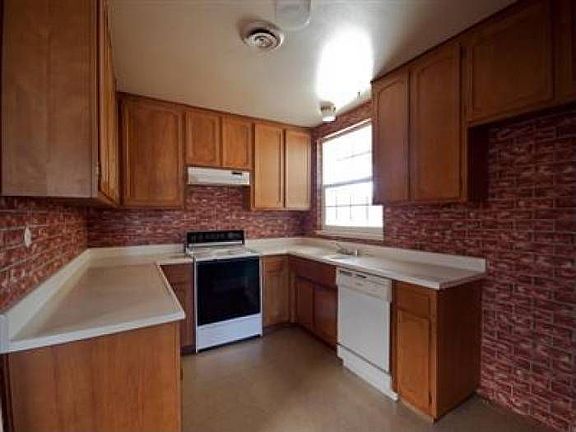 3rd image of 6601 Moraga Dr