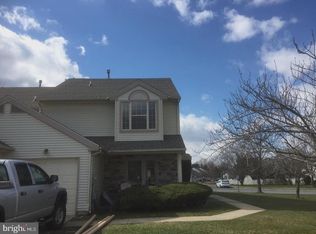 2 Fox Meadow Cir, Sicklerville, NJ 08081