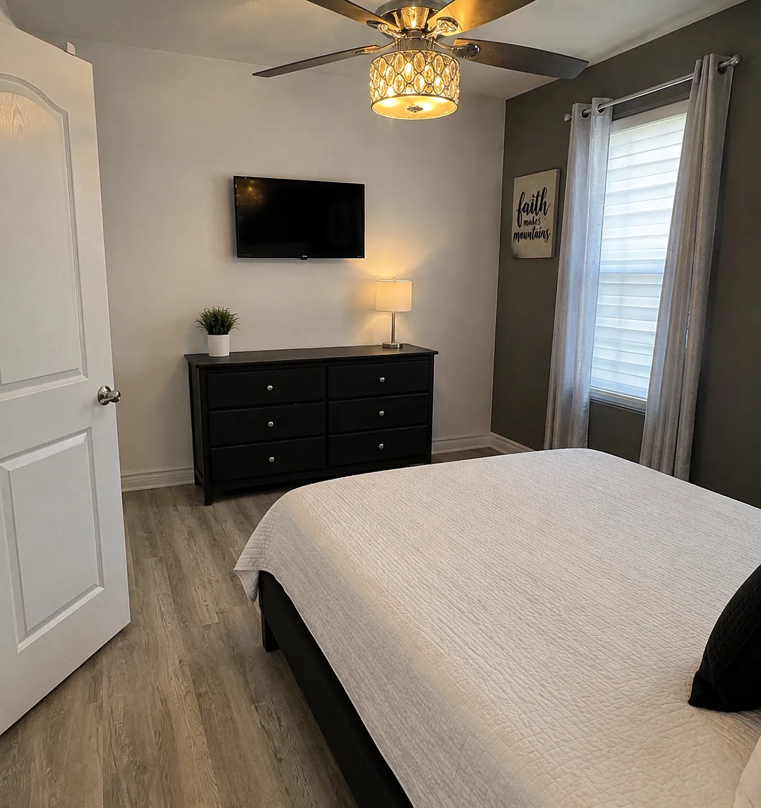 6 bed, 3657 sqft, $1,000 — Photo 2