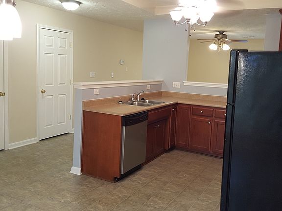 4th image of 234 Hampton Place Ct