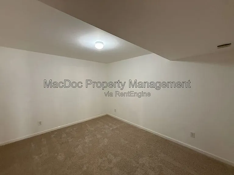 1404 Graham Dr — Photo 90