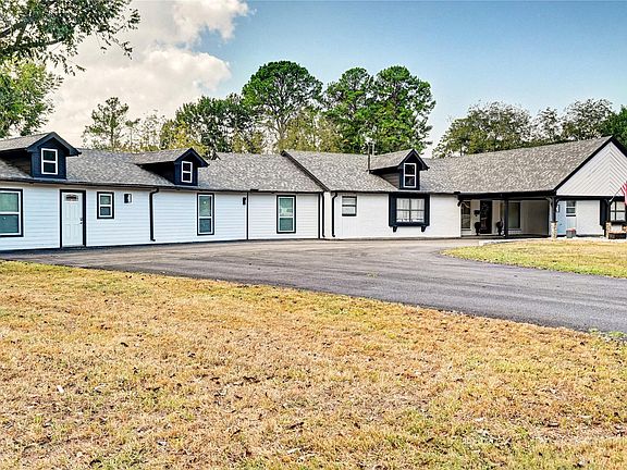 3rd image of 6 Oak Hollow Cir