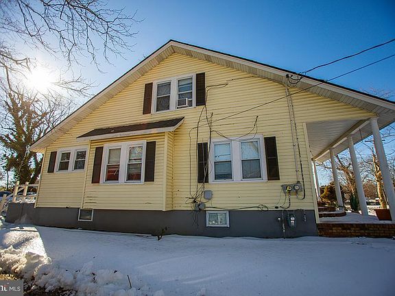 3rd image of 65 W Oak Rd