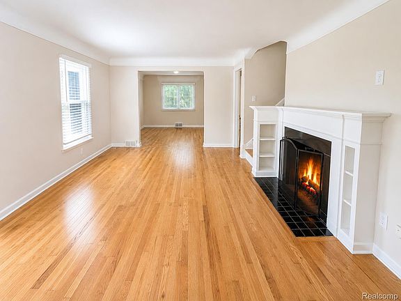 4th image of 20552 Huntington Ave
