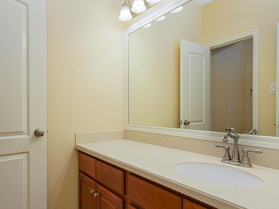 3rd image of 169 Country Ct