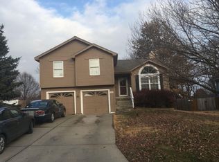 1529 NE Ivory Ln, Lees Summit, MO 64086