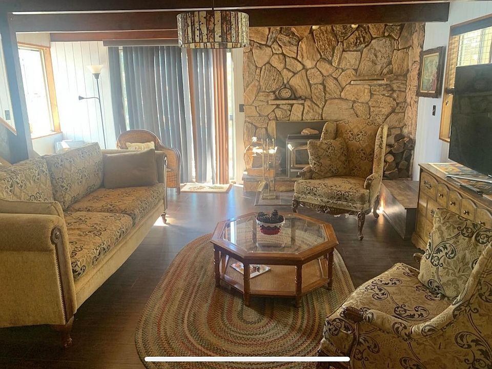 Livingroom with fireplace