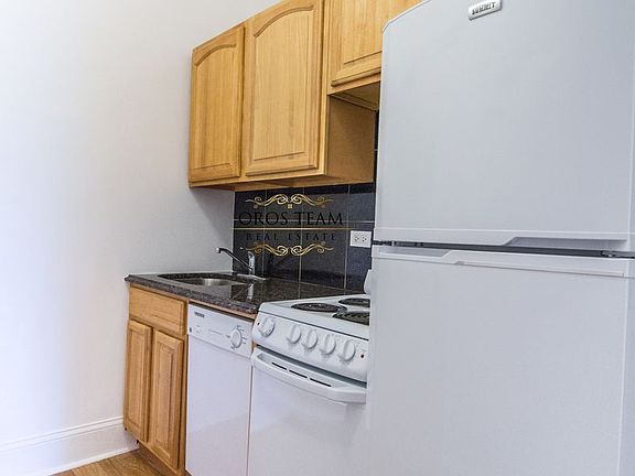 5th image of 200 W 70th St APT 4L2