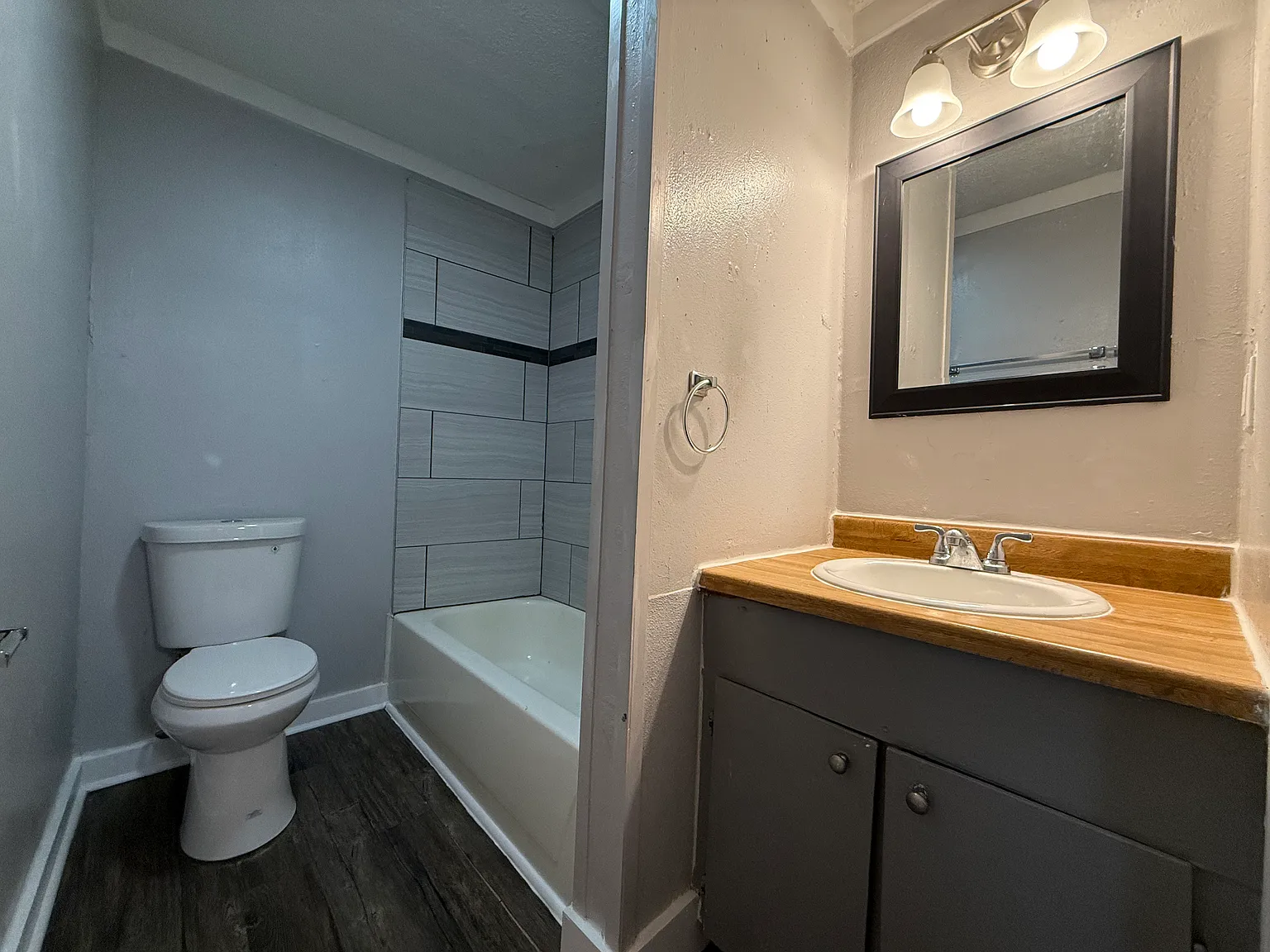 3 bed, 900 sqft, $995 — Photo 2