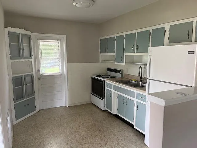 218 Whatley Blvd — Photo 2