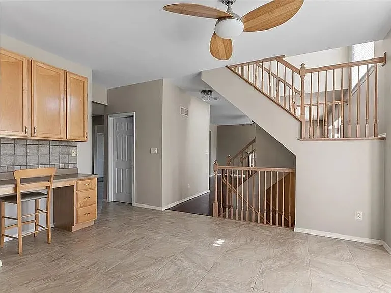 605 Thornridge Dr — Photo 4