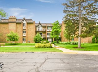 340 Claymoor Rd #1, Hinsdale, IL 60521