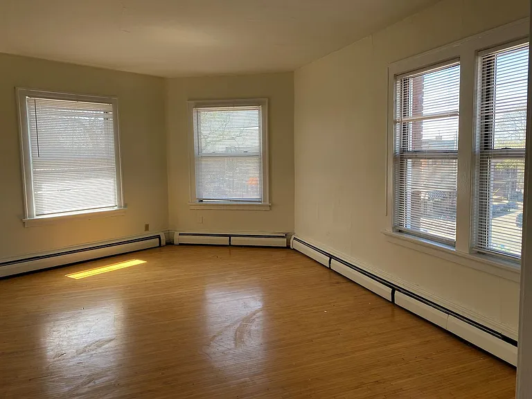2121 Hennepin Ave S — Photo 7