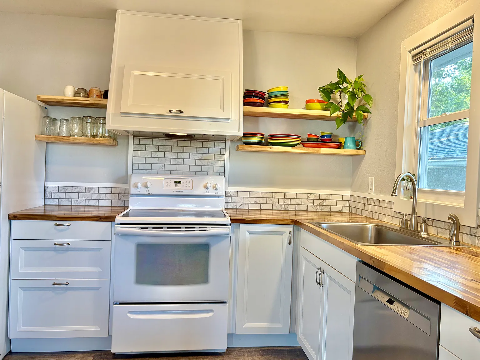 3 bed, 1000 sqft, $1,600 — Photo 2