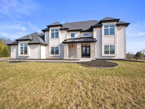 14195 North Twin Oaks LANE, Mequon, WI 53097