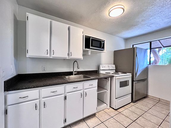4th image of 246 Pakalana Pl Unit 1