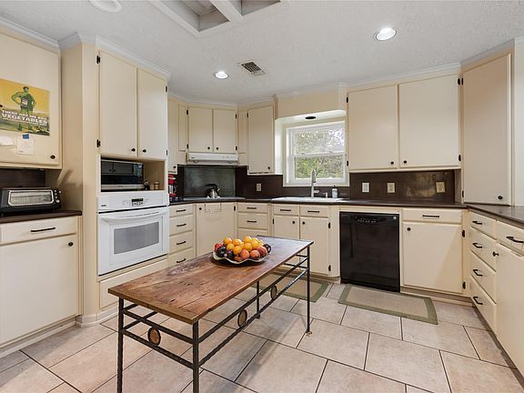 4th image of 1026 Rose Cir