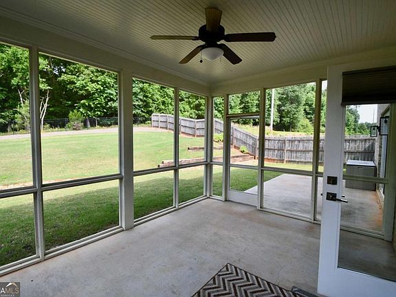 4th image of 3065 Meadow Springs Dr