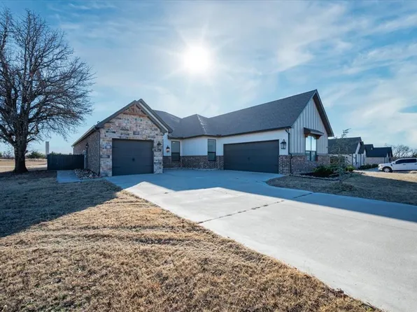 2251 Jackson Ln, Blanchard, OK 73010