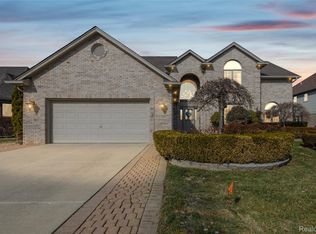 17035 Sutton Place Dr, Macomb, MI 48042
