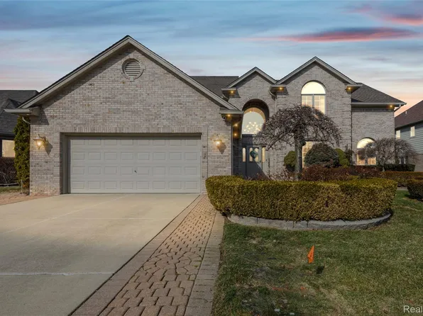 17035 Sutton Place Dr, Macomb, MI 48042