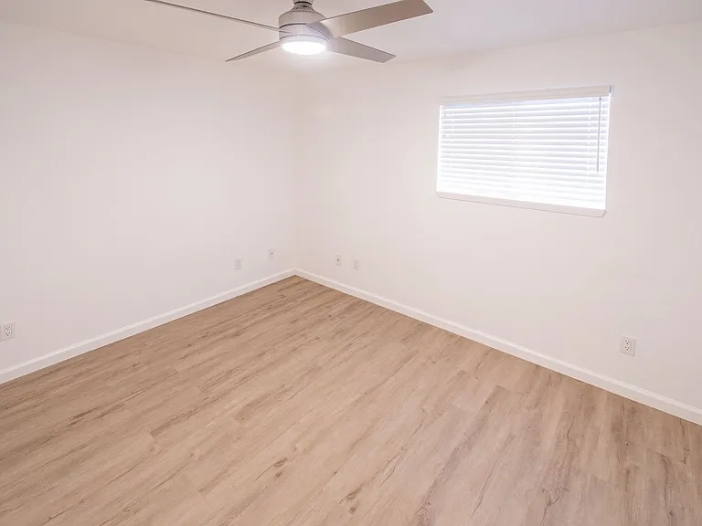 Oak Park Village Apartments — Photo 18