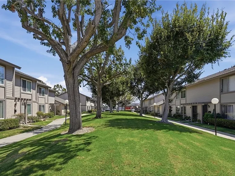 531 W Alton Ave — Photo 22