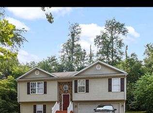 639 Cheshire Rd, Bunker Hill, WV 25413