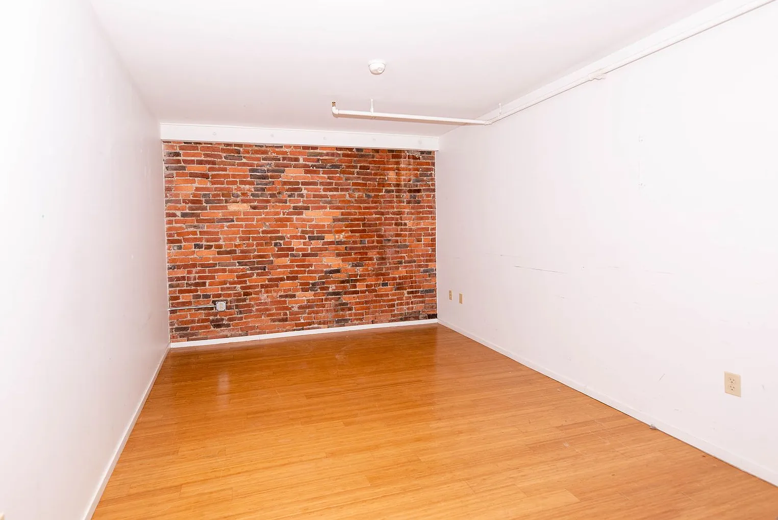 Stunning Downtown Condo — Photo 4