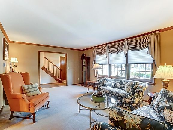 2nd image of 3409 Rolling Hills Ln