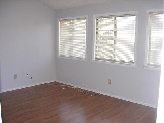 5th image of 52 Kayser Ln #52