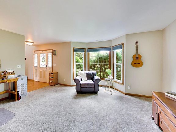 5th image of 3860 Crabapple Ln