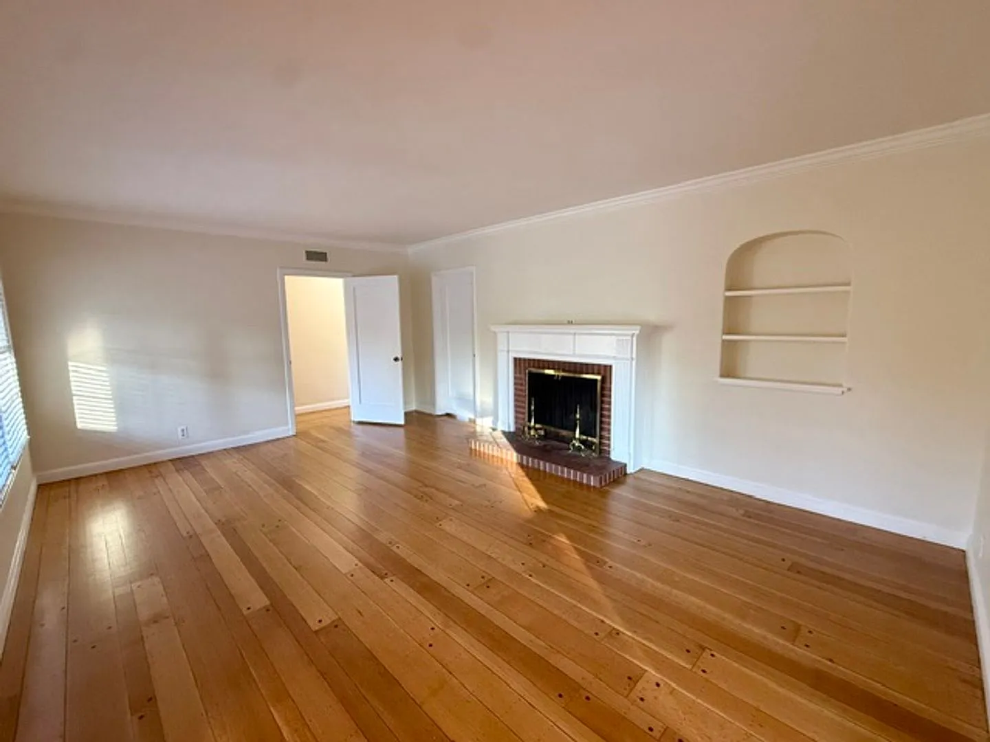 Walk to Trader Joe's & Hillsdale! San Mateo Gem with Sprawling Backyard — Photo 4