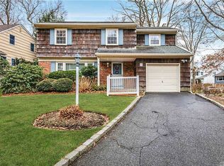 47 Hartman Hill Rd, Huntington, NY 11743