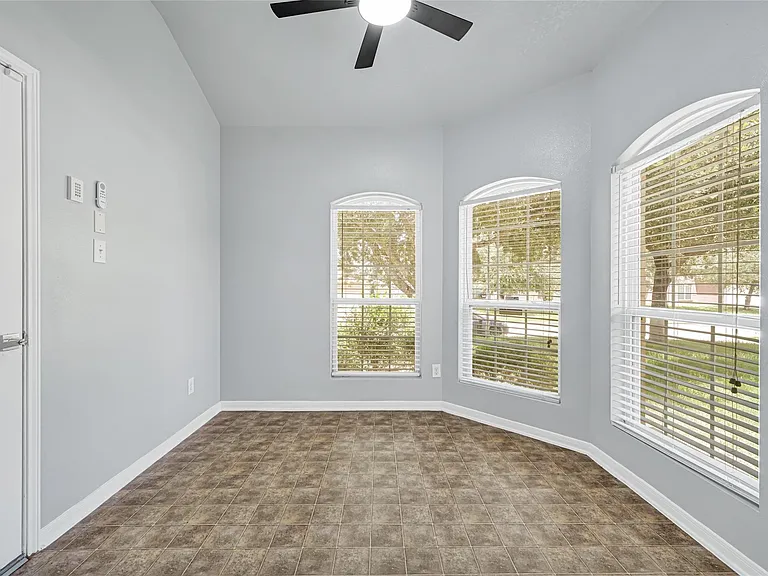 1827 Macondray Dr — Photo 10