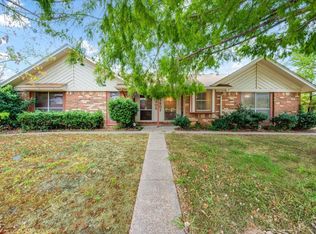 2907 Clover Ln, Euless, TX 76039