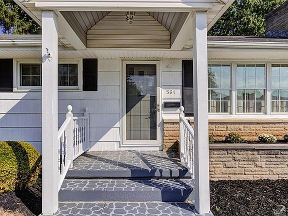 5th image of 561 Lewis Dr