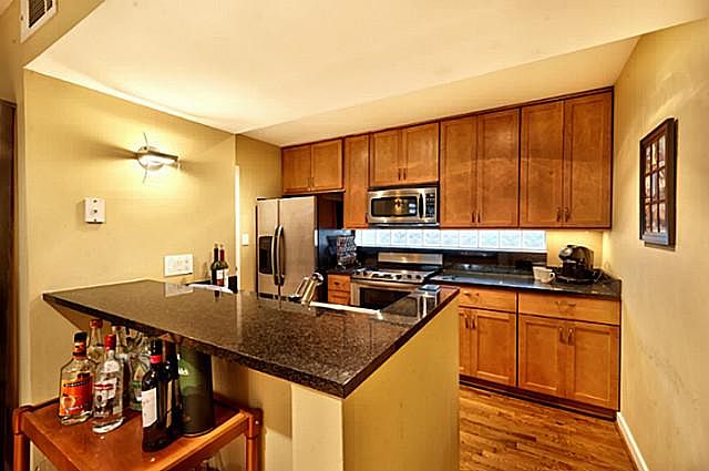 1st image of 4251 Buena Vista St APT 4