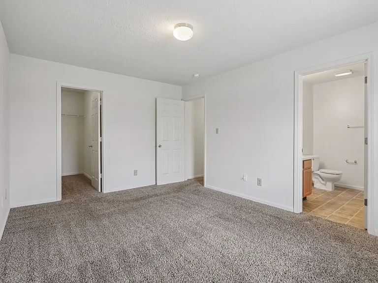 Broadway Village Apartments — Photo 36