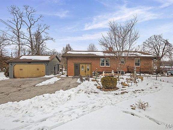 3rd image of 1102 Sheehan Ln