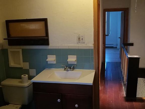 4th image of 2608 S Beulah St