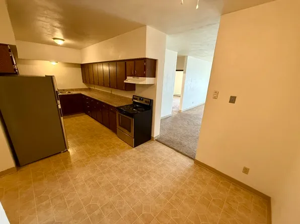 225 W Lincoln Ave, Fergus Falls, MN