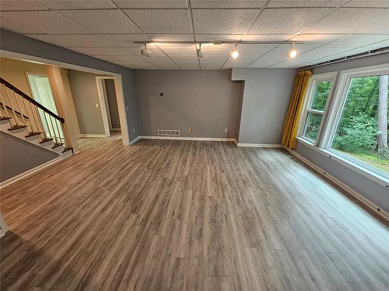 430 Eastbourne Way — Photo 28