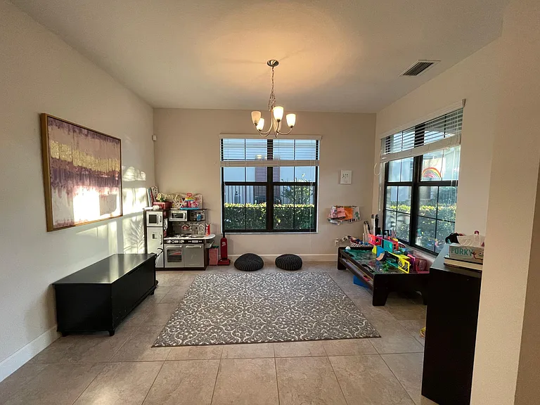 7430 NW 109th Way — Photo 2