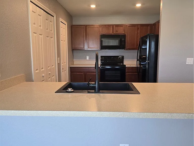 2122 NE 13th Pl — Photo 9