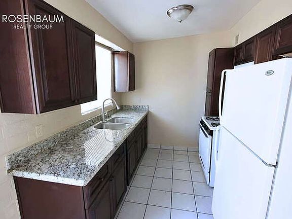 4th image of 565 S Hobson APT 4